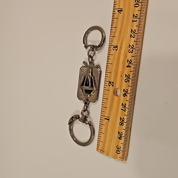 Vintage Silver Tone Gas Lamp Light Key Chain - Picture 6 of 7